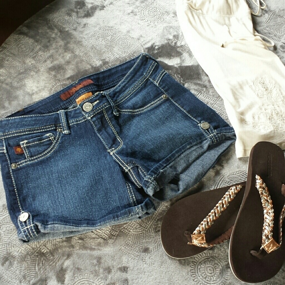 ****DOMAINE BRAND STRETCH JEAN SHORTS****